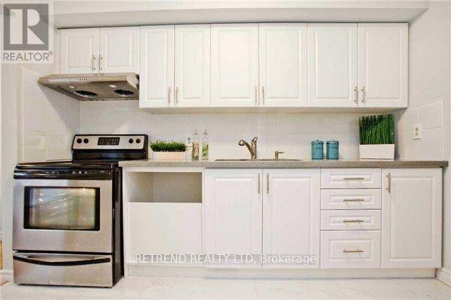 Toronto (don Valley Village), ON M2J4P4,35 SLENDER FERNWAY WAY