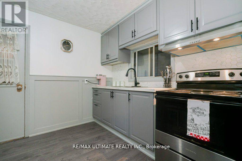 Toronto (little Portugal), ON M6K1T3,34 HICKSON STREET
