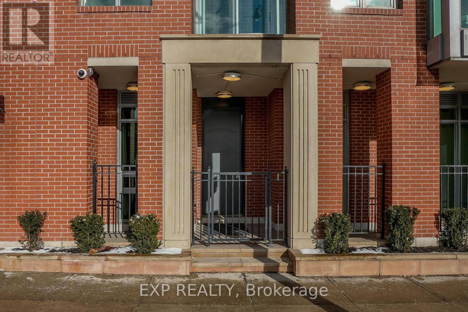 220 George ST #TH 3, Toronto (moss Park), ON M5A2N1