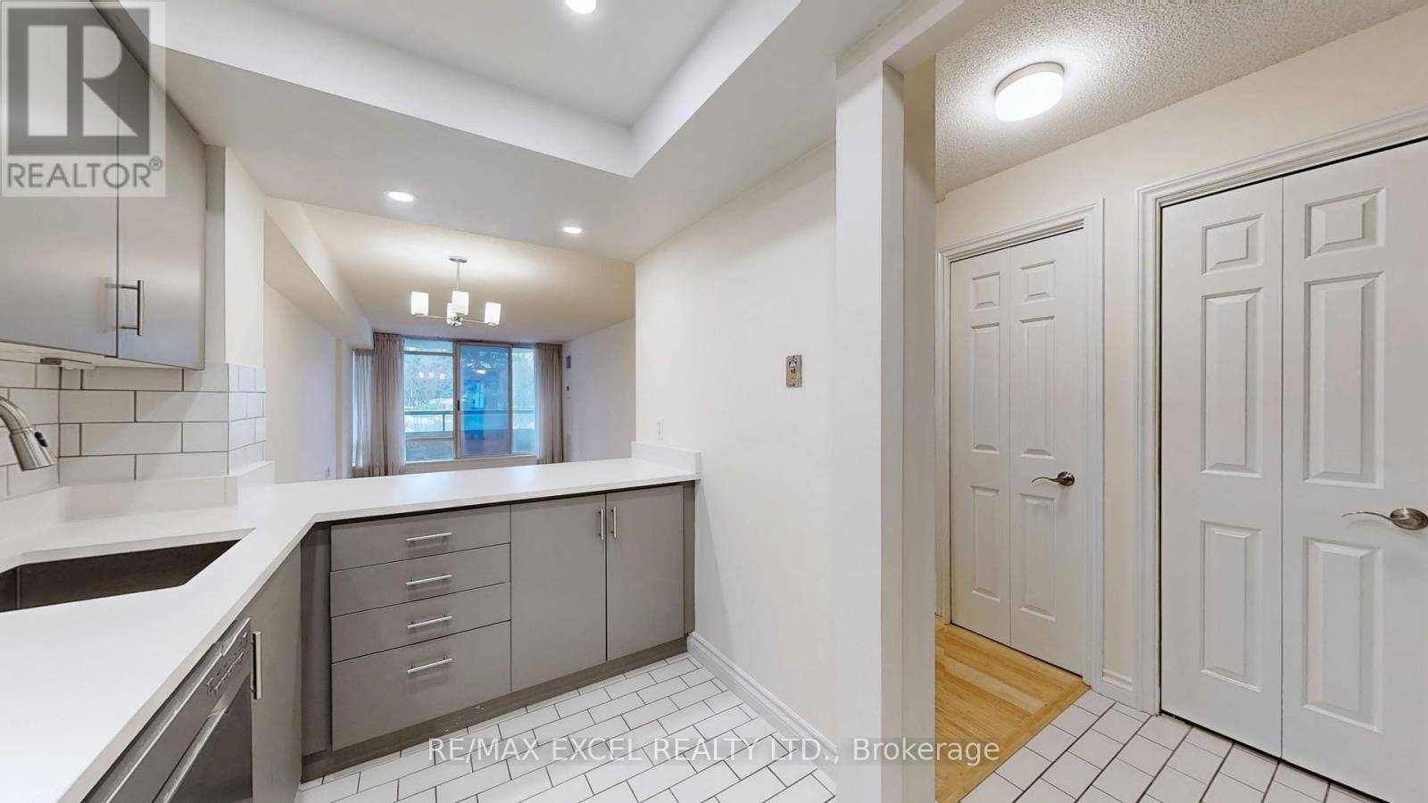 Toronto (banbury-don Mills), ON M3B3N9,1210 Don Mills RD #111