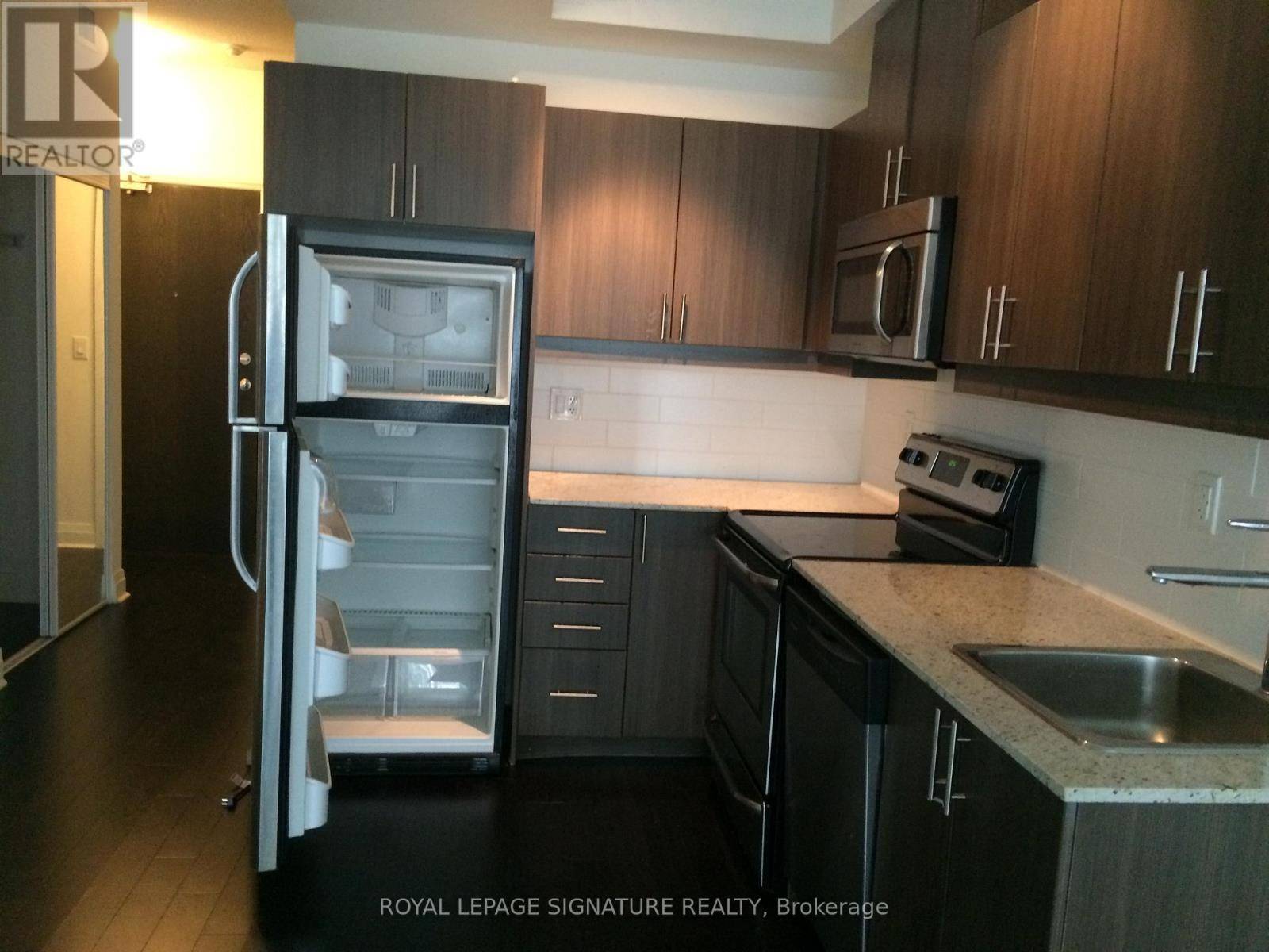 Toronto (bayview Village), ON M2K1G7,17 Kenaston GDNS #212