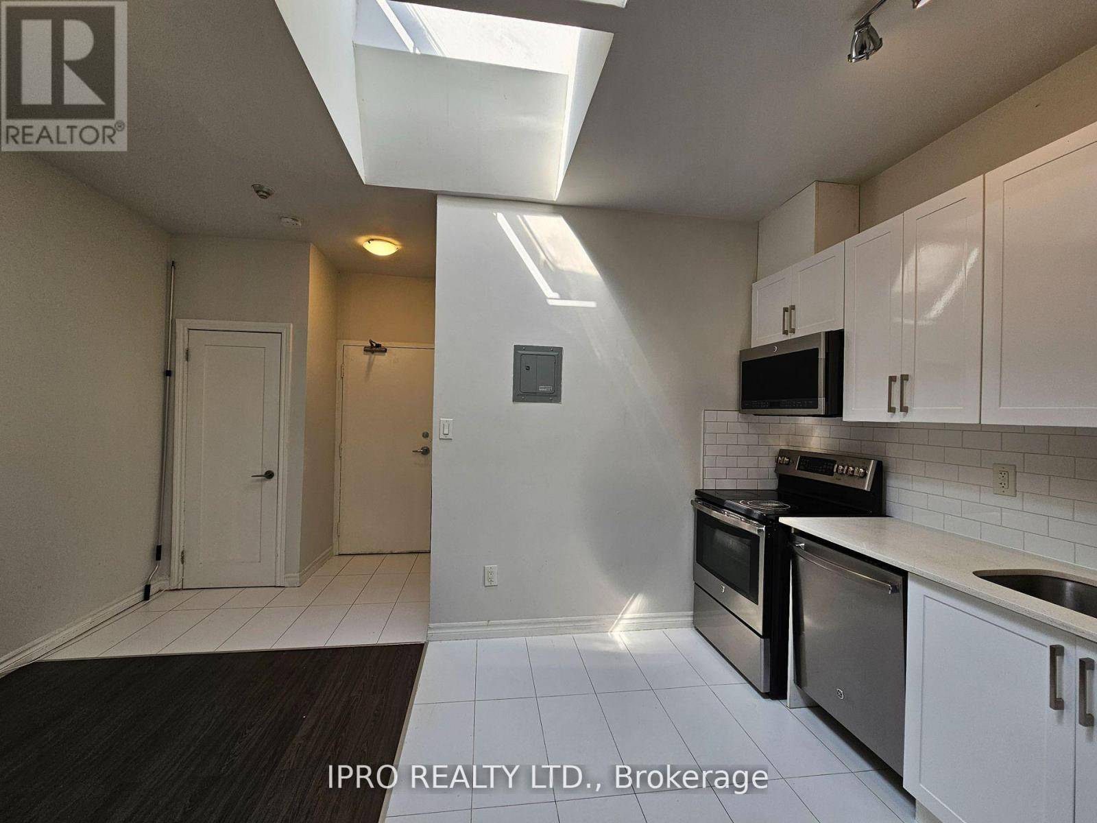 Toronto (oakwood Village), ON M6E2H7,1807 Eglinton AVE West #303
