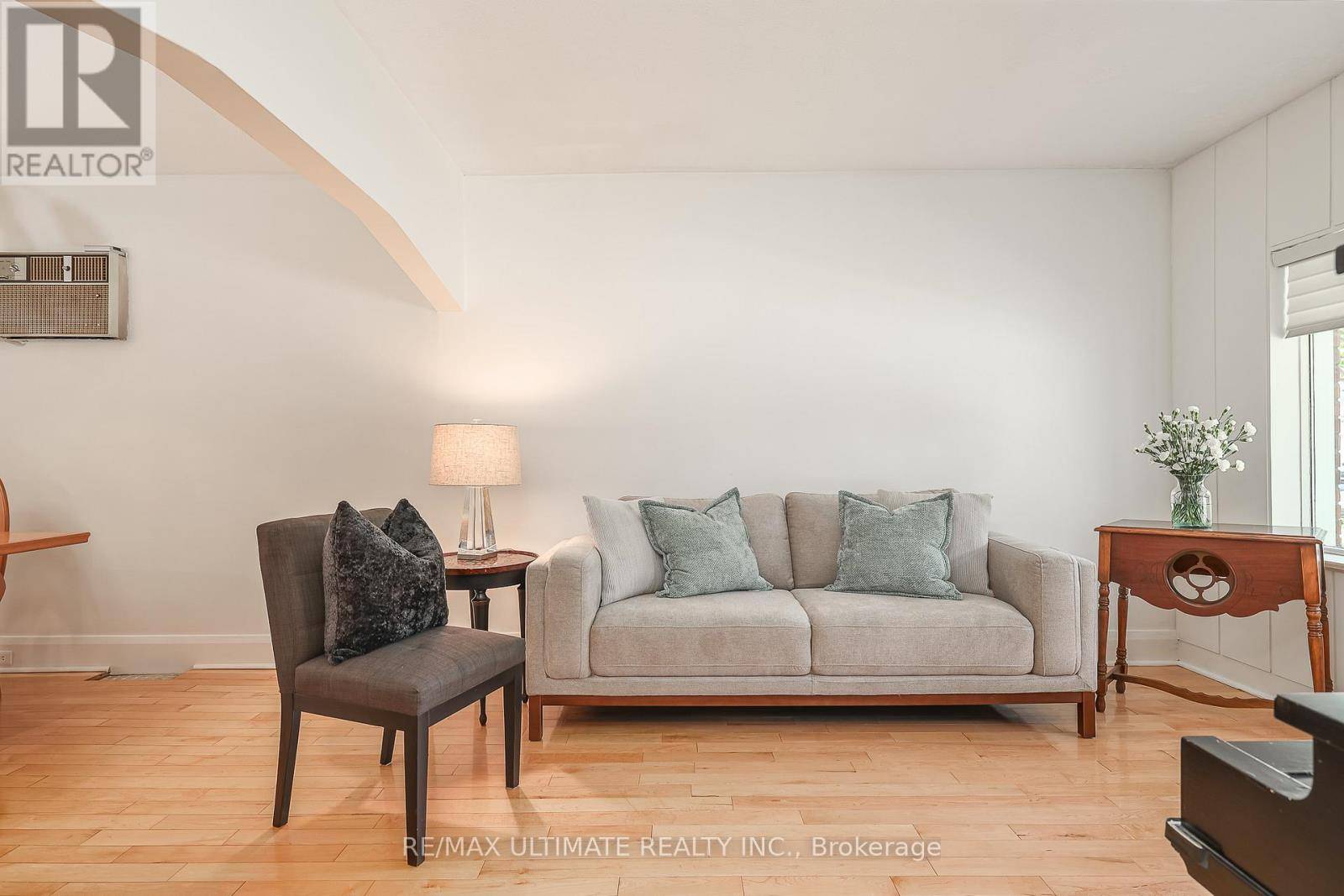 Toronto (mount Pleasant East), ON M4S1V1,467 HILLSDALE AVENUE E