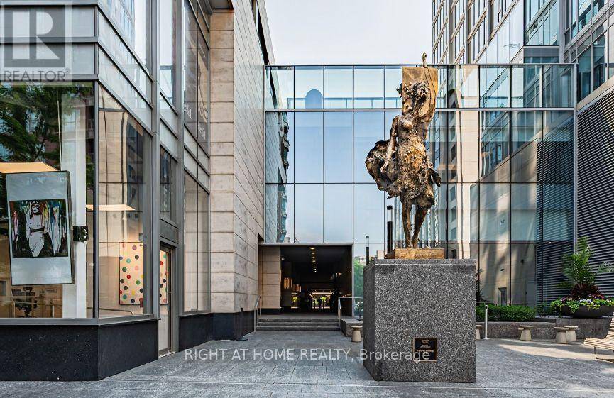 Toronto (annex), ON M5R0B6,188 Cumberland ST #2406