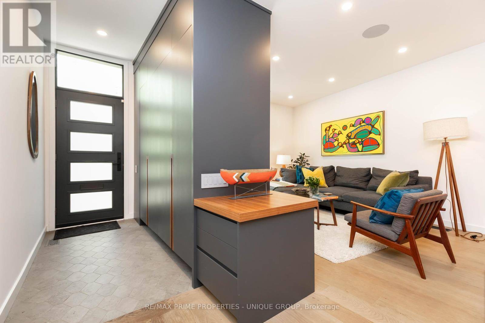 Toronto (annex), ON M5R3J5,137 MARLBOROUGH PLACE