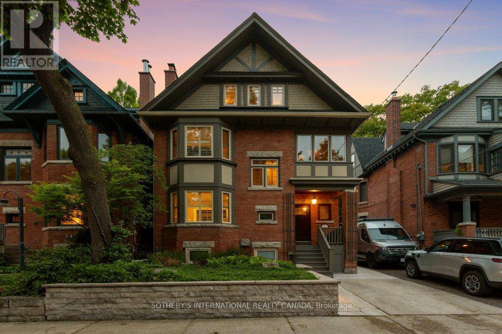 Toronto (casa Loma), ON M5R1Z4,52 NINA STREET