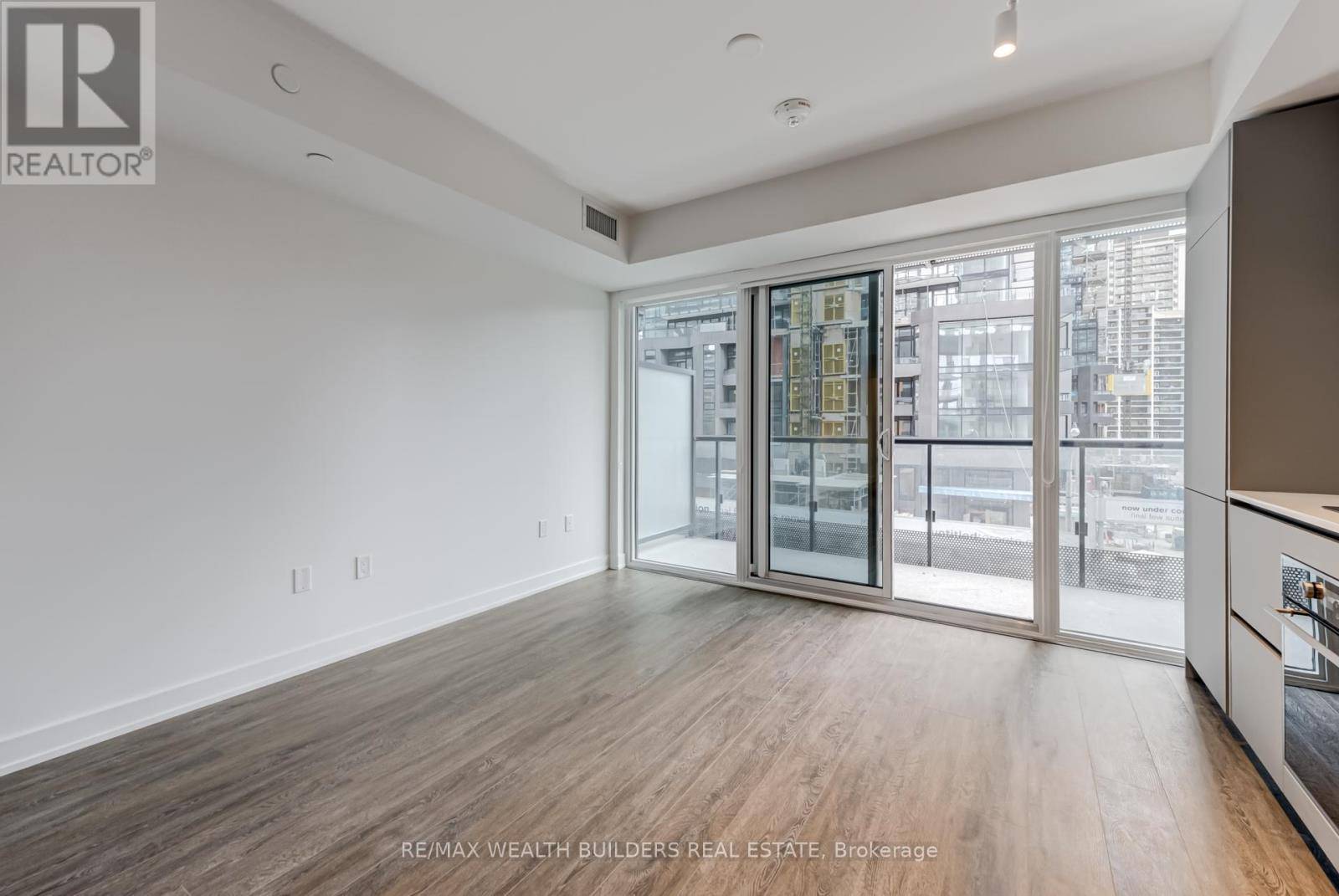 Toronto (mount Pleasant West), ON M4P1V3,117 Broadway AVE #305