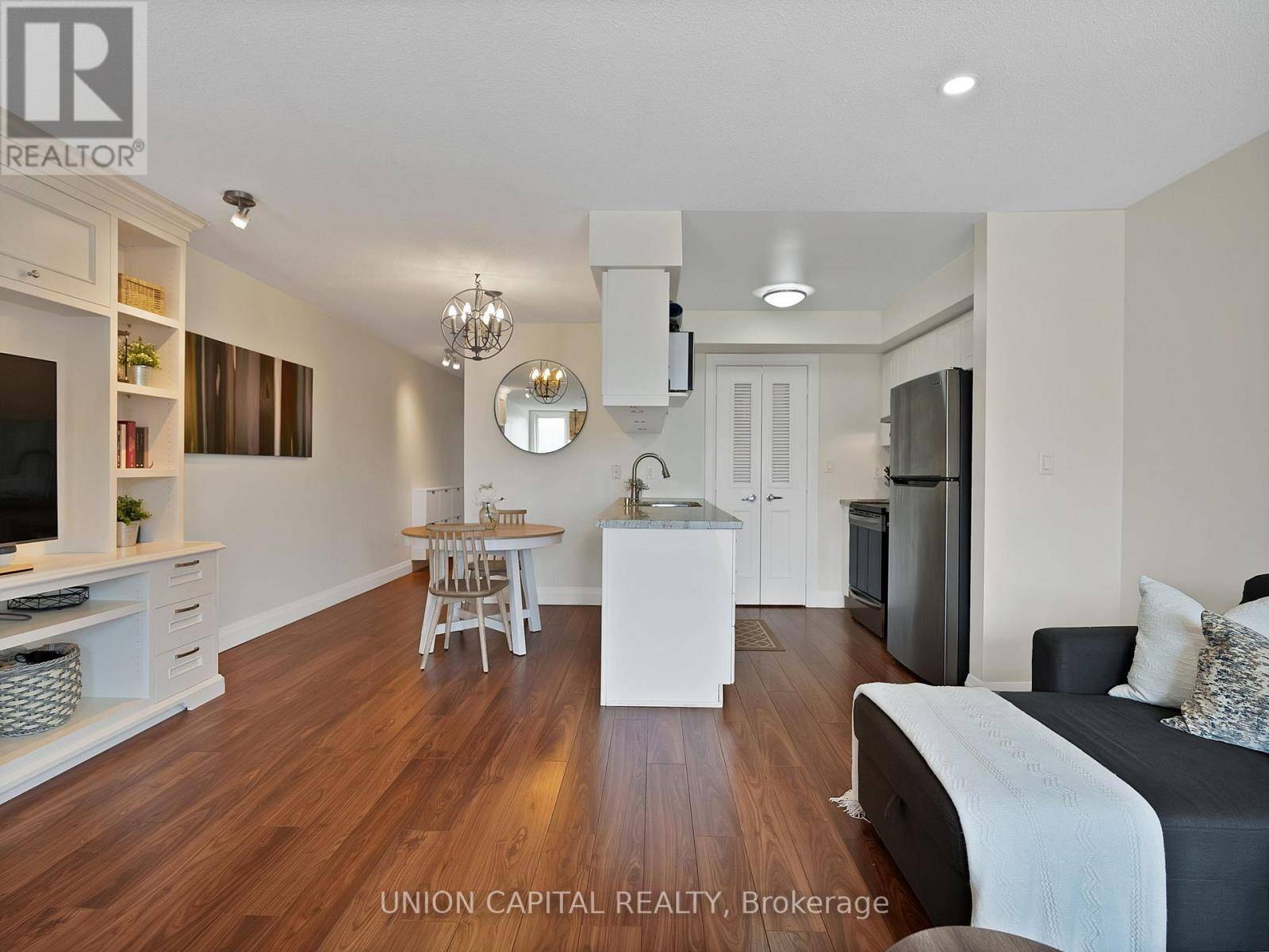 Toronto (leaside), ON M4G4J1,72 Aerodrome CRES #302
