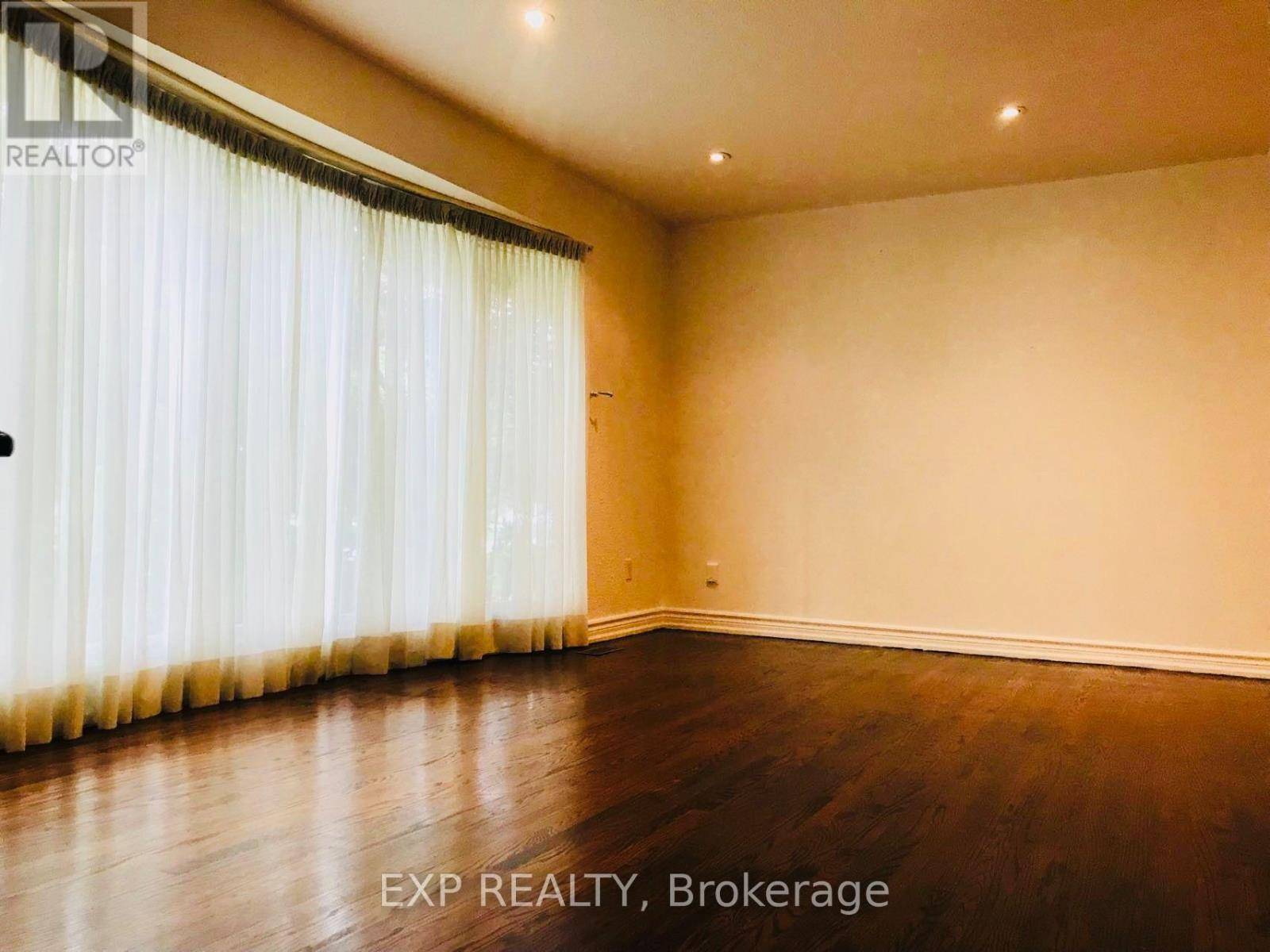 Toronto (st. Andrew-windfields), ON M2L2S1,32 DUNLACE DRIVE
