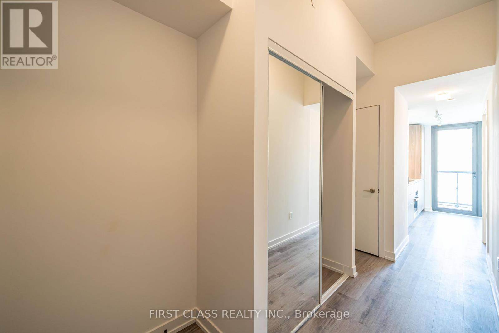 Toronto (moss Park), ON M5A0Y2,28 Eastern AVE #623
