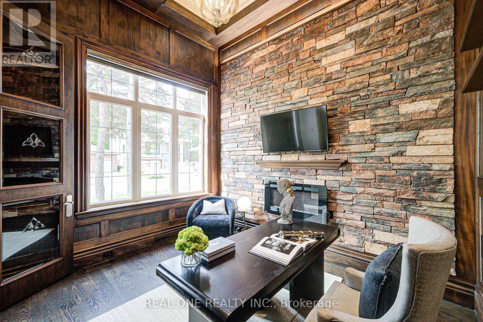 Toronto (willowdale East), ON M2N4L5,352 BYNG AVENUE