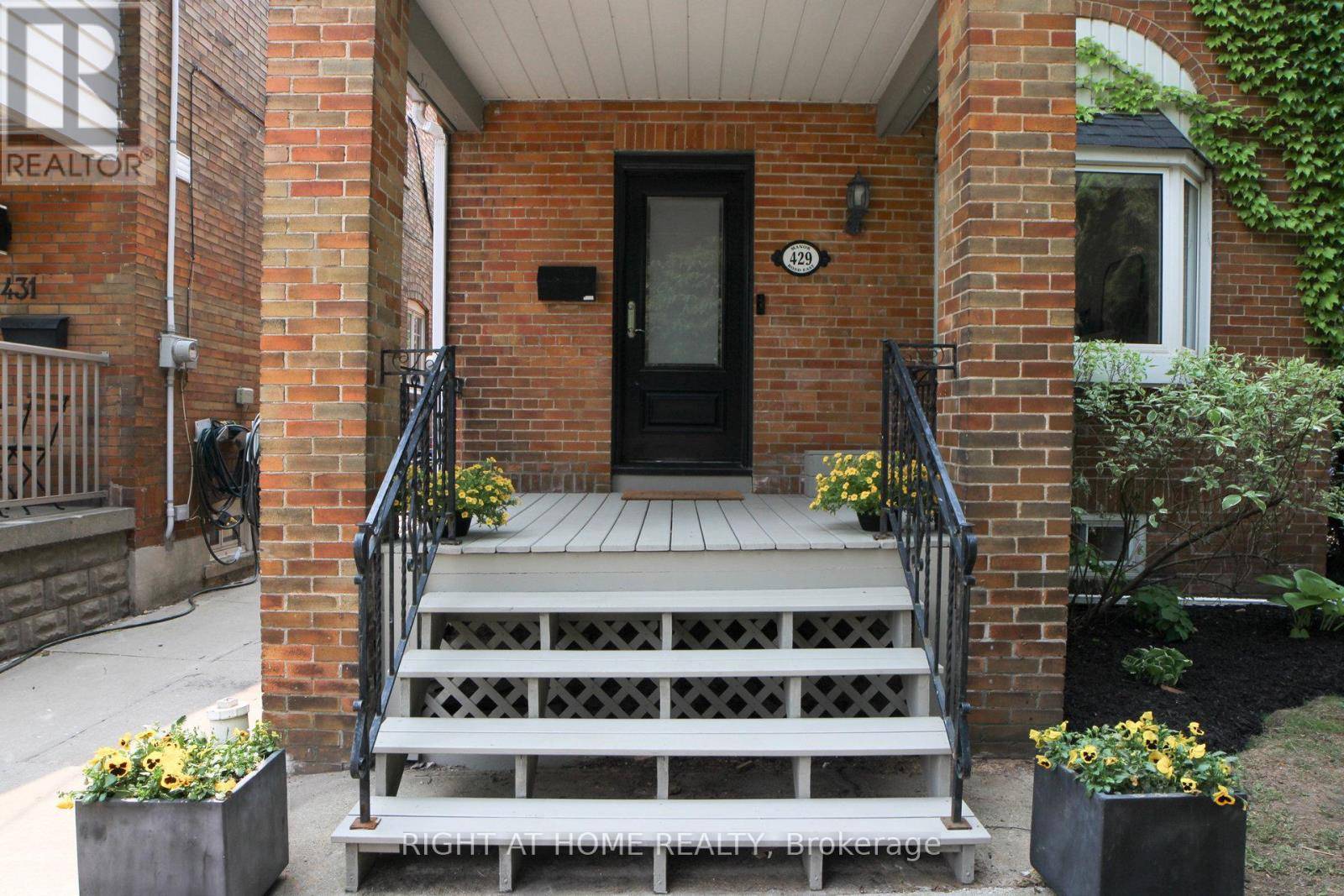 Toronto (mount Pleasant East), ON M4S1T2,429 MANOR ROAD E