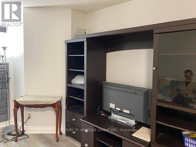 Toronto (newtonbrook East), ON M2M4J4,7 Bishop AVE #502
