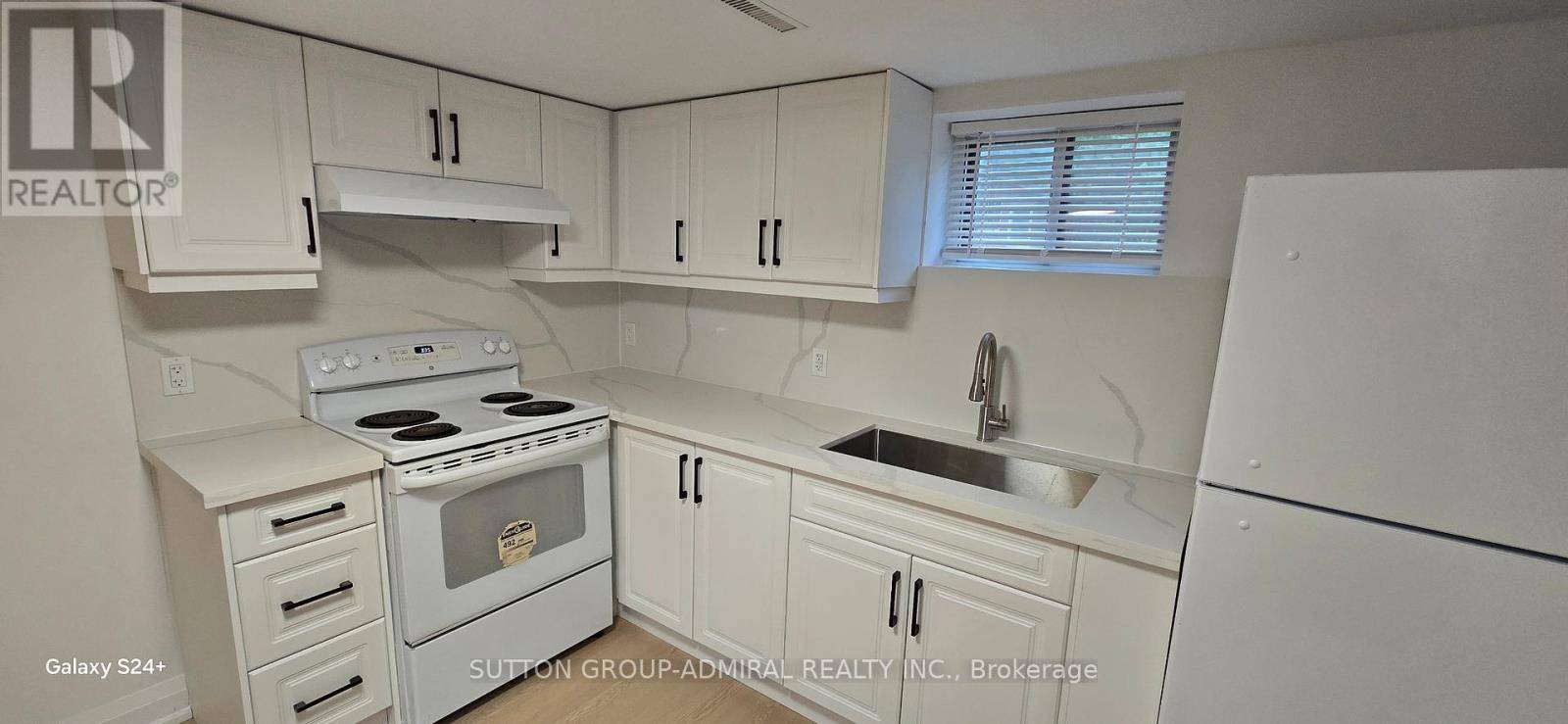 Toronto (newtonbrook East), ON M2M3B3,19 Tobruk CRES #BSMT