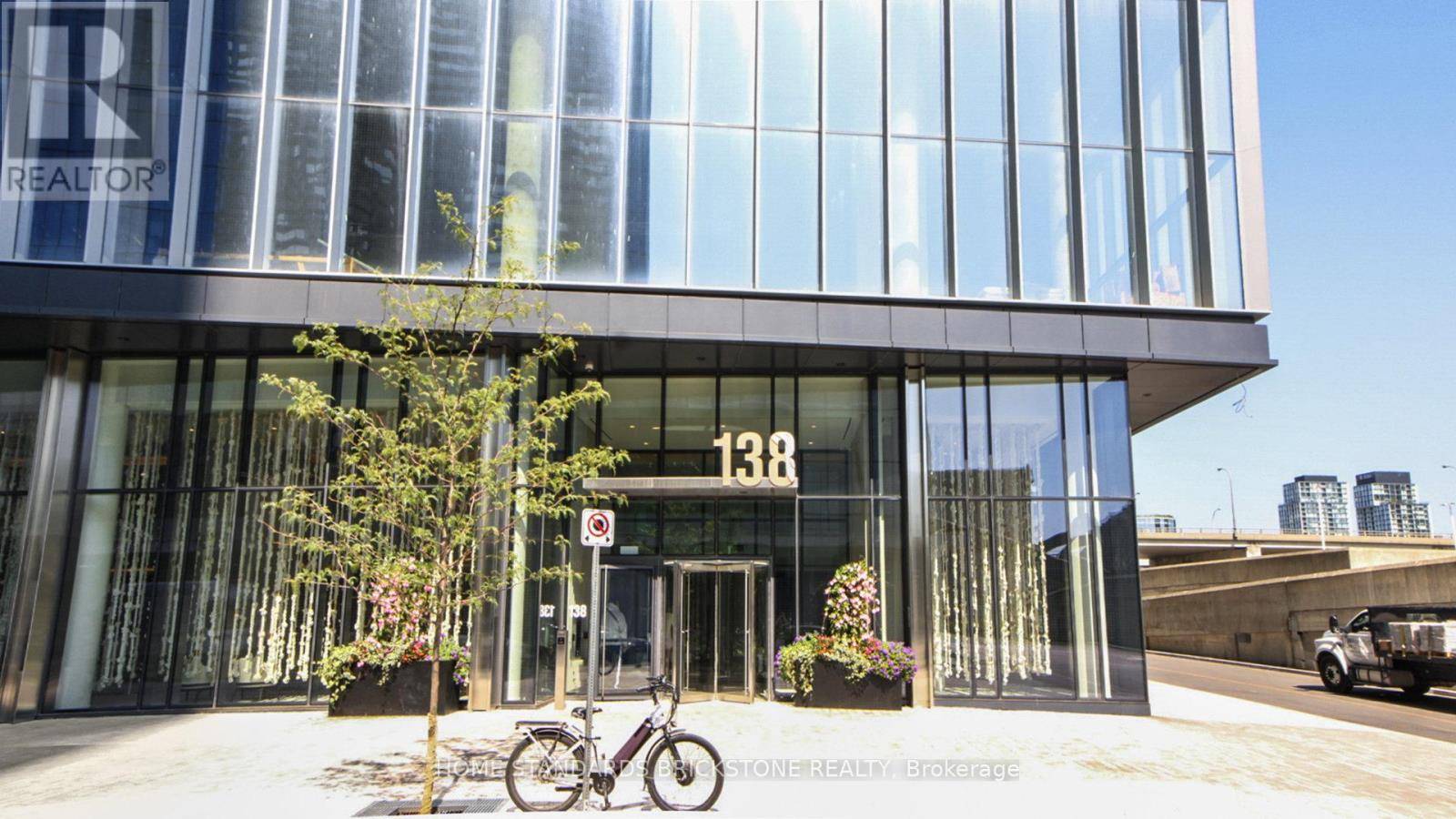Toronto (waterfront Communities), ON M5E0E4,138 East Downes ST East #7001