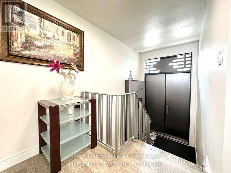 Toronto (hillcrest Village), ON M2H1T9,92 RAMEAU DRIVE