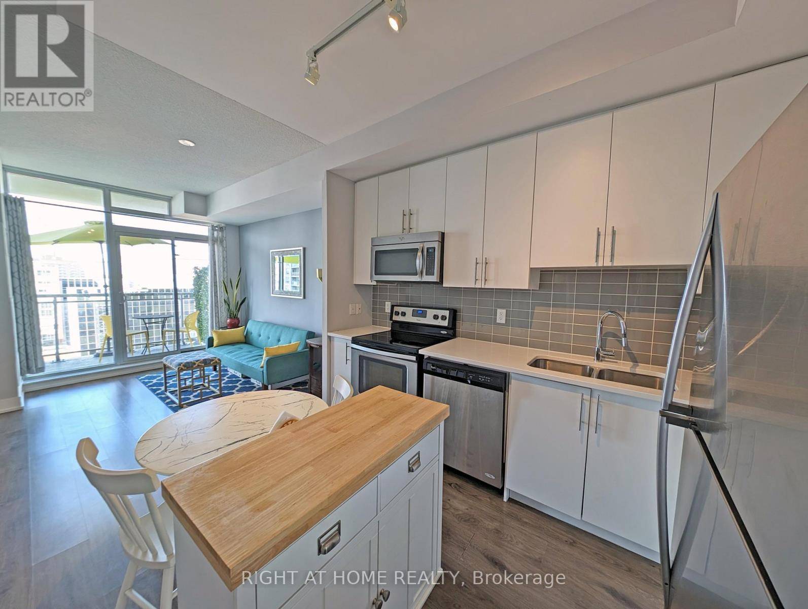 Toronto (mount Pleasant West), ON M4S1A1,68 Merton ST #1005