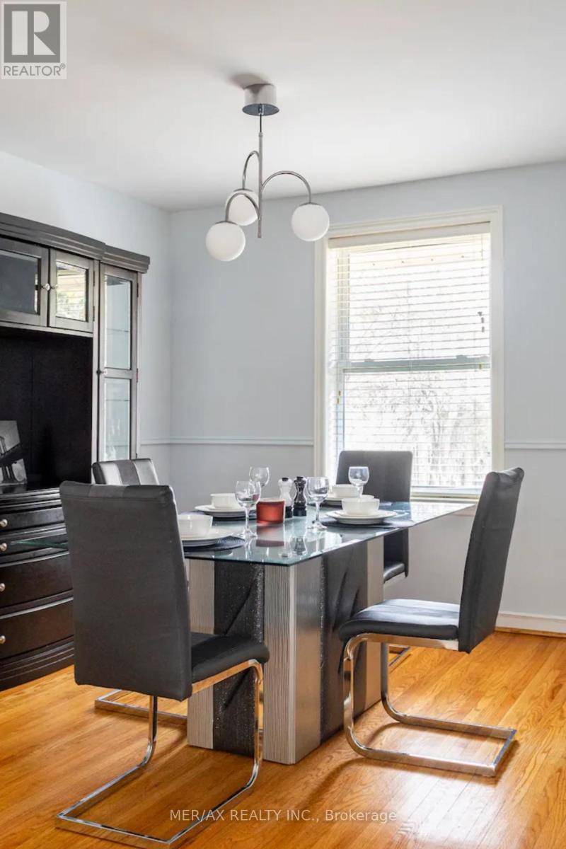 Toronto (newtonbrook East), ON M2M2N3,146 Newton DR #Upper