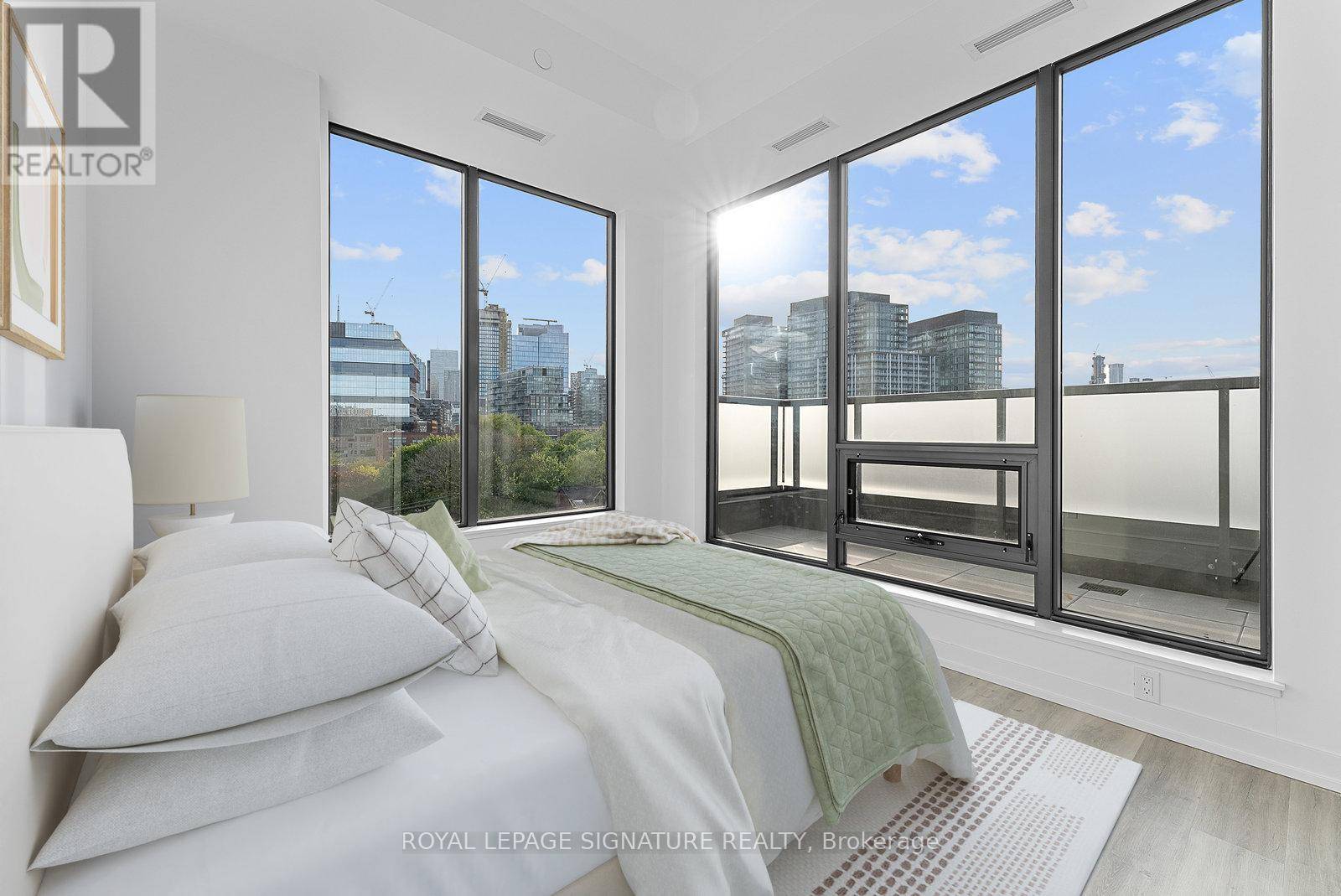 Toronto (moss Park), ON M5A1H5,28 Eastern AVE #626