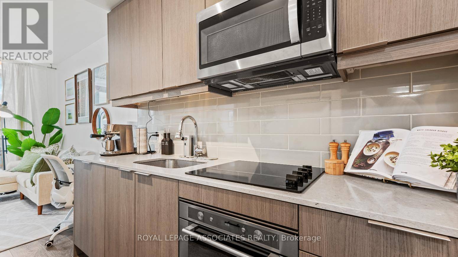 Toronto (henry Farm), ON M2J0H3,36 Forest Manor RD #718