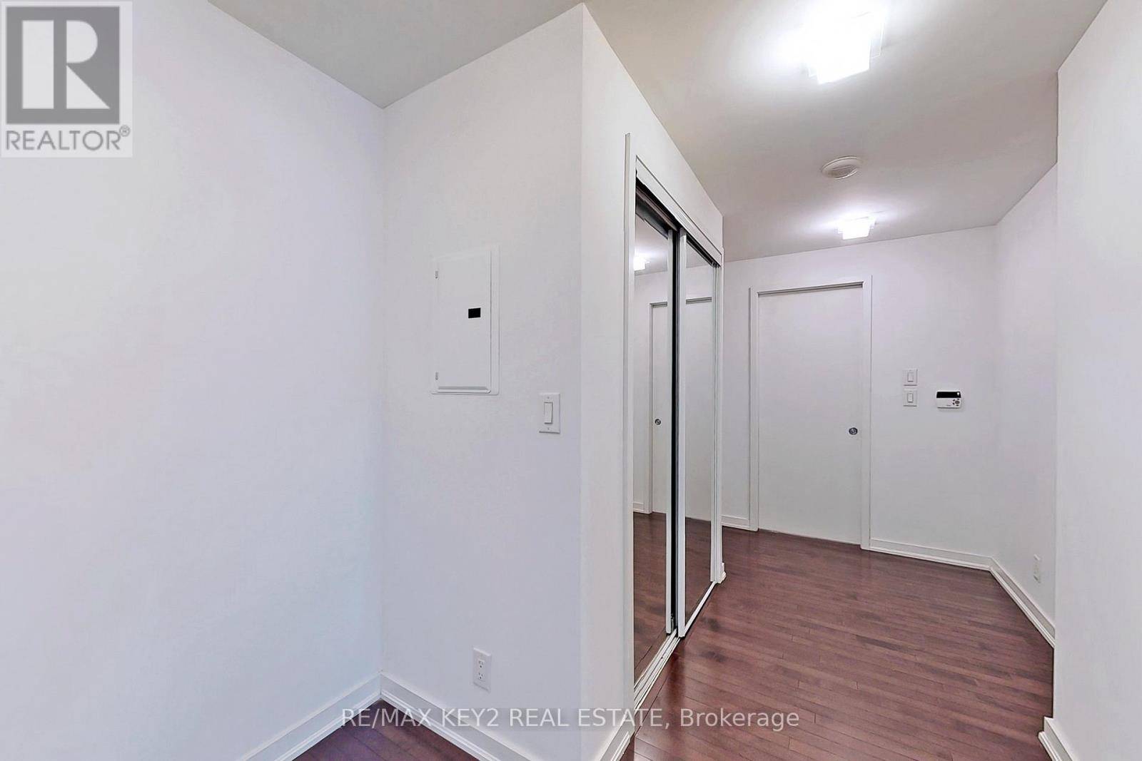 Toronto (waterfront Communities), ON M5J2Z2,12 York ST #710
