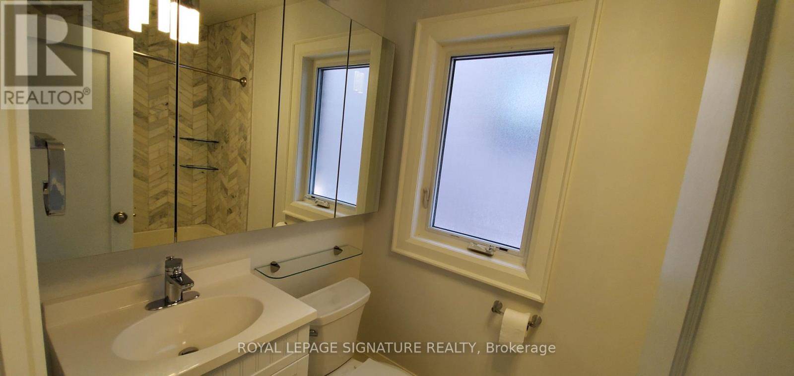 Toronto (leaside), ON M4G2E7,118 PARKHURST BOULEVARD