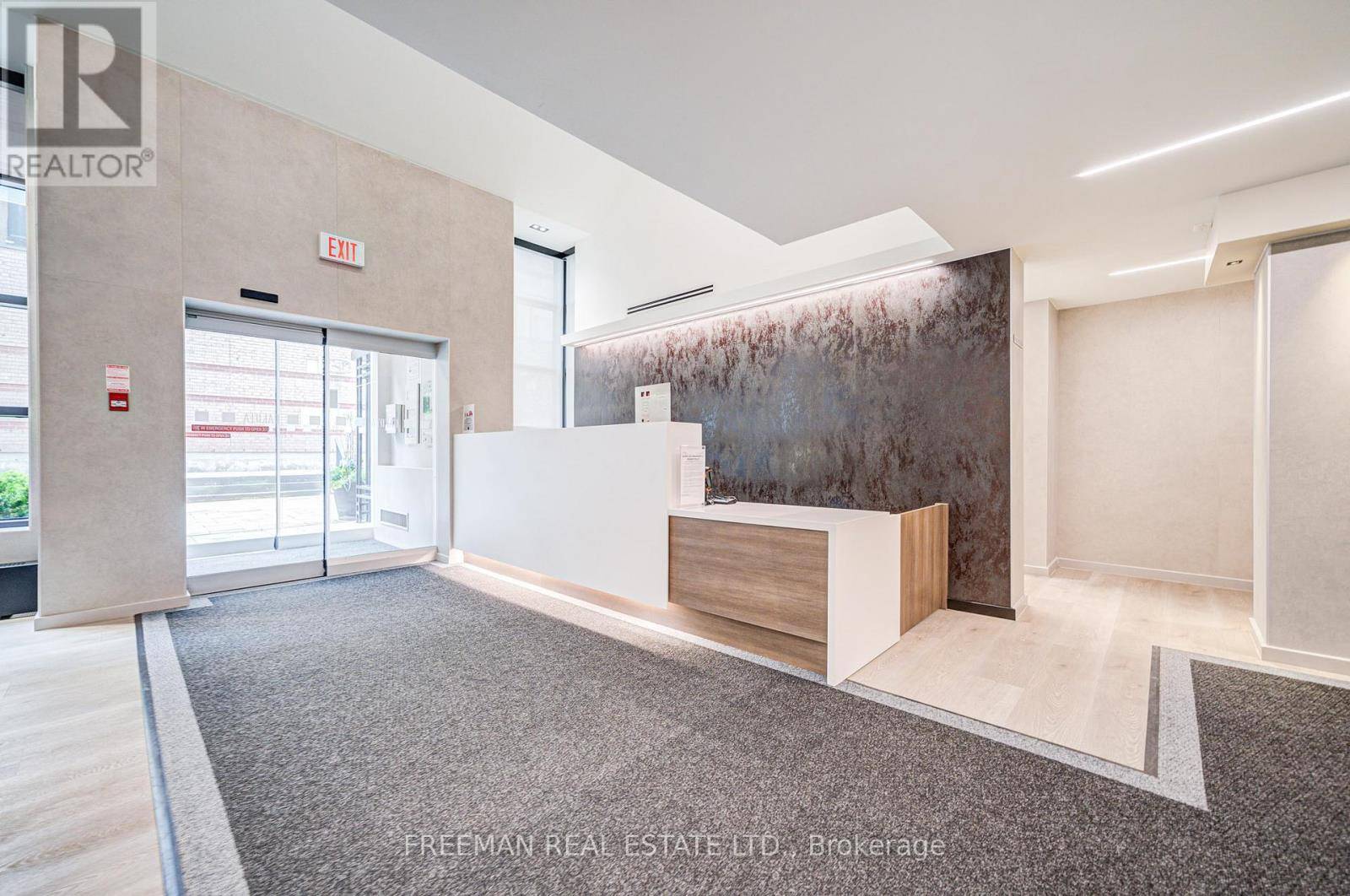 Toronto (annex), ON M5R1J3,225 Davenport RD #512