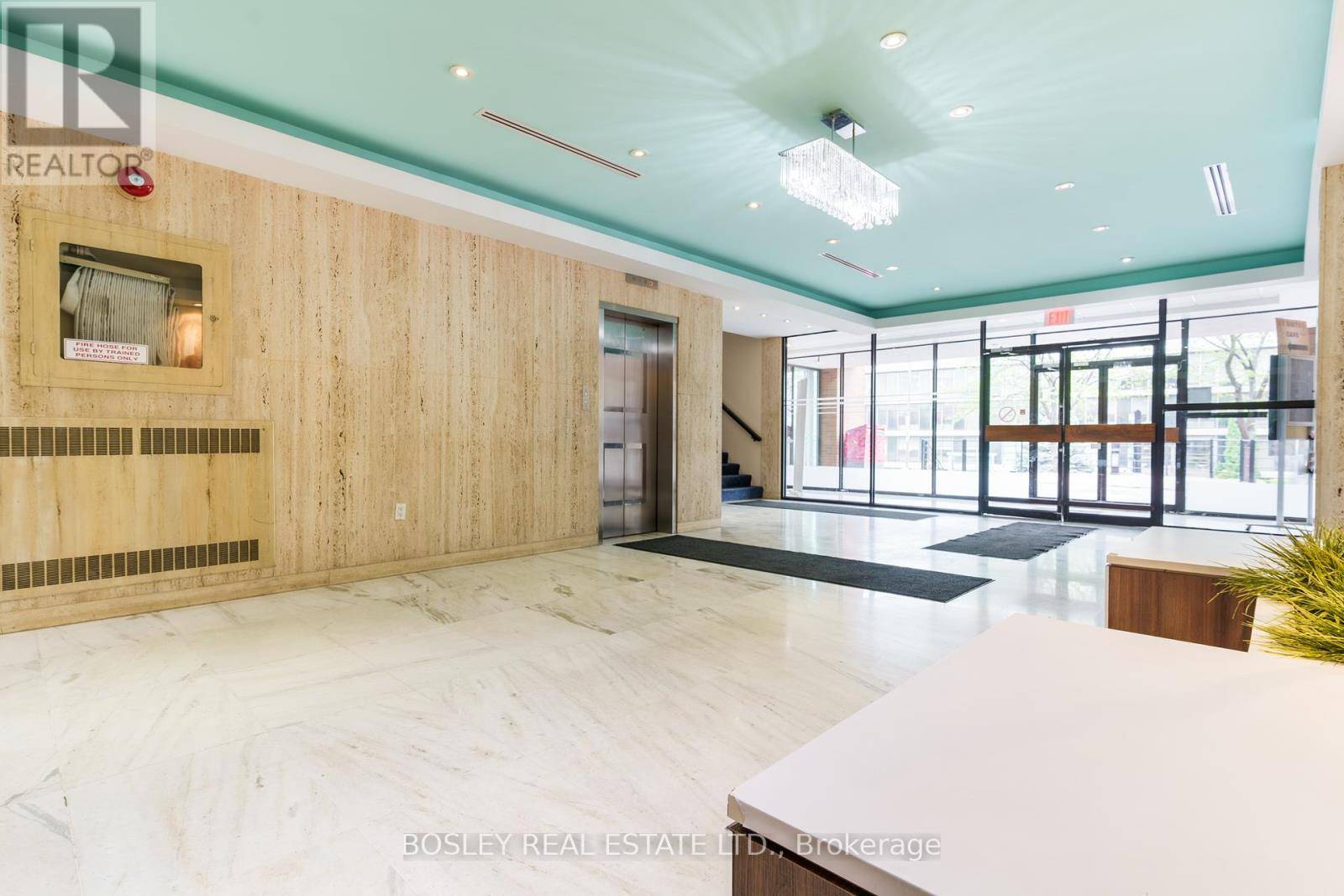 Toronto (banbury-don Mills), ON M3C1J5,40 Wynford DR #100B