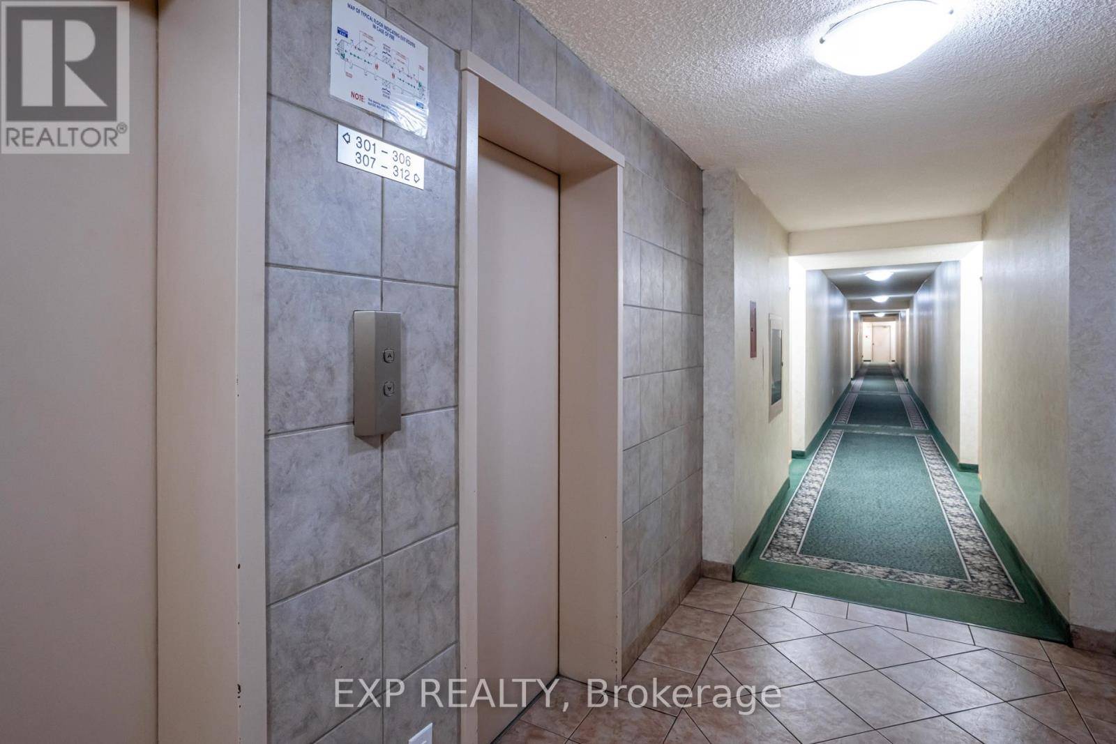 Toronto (newtonbrook West), ON M2M4B1,205 Hilda AVE #302