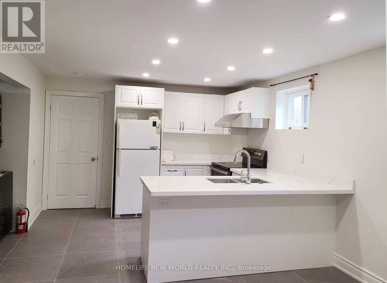Toronto (don Valley Village), ON M2J2W9,183 Angus DR #Basement