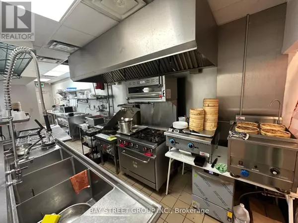 Toronto (bay Street Corridor), ON M4Y1X9,510 Yonge ST ##100