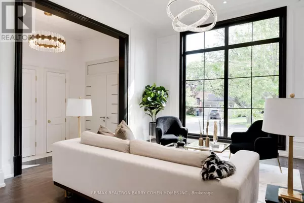 Toronto (st. Andrew-windfields), ON M2P1Z3,67 MONTRESSOR DRIVE N