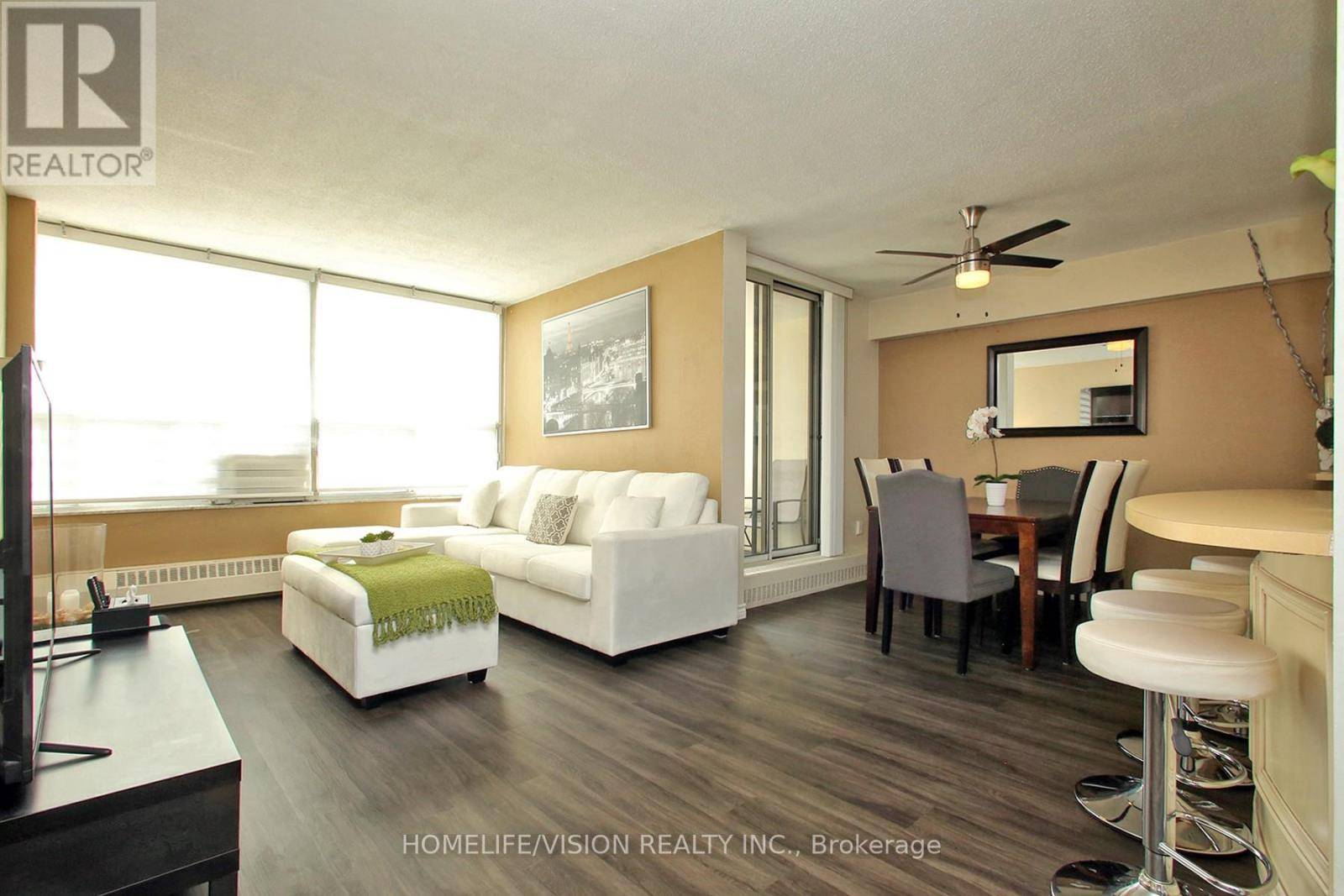 Toronto (flemingdon Park), ON M3C1A7,15 Vicora Linkway #409