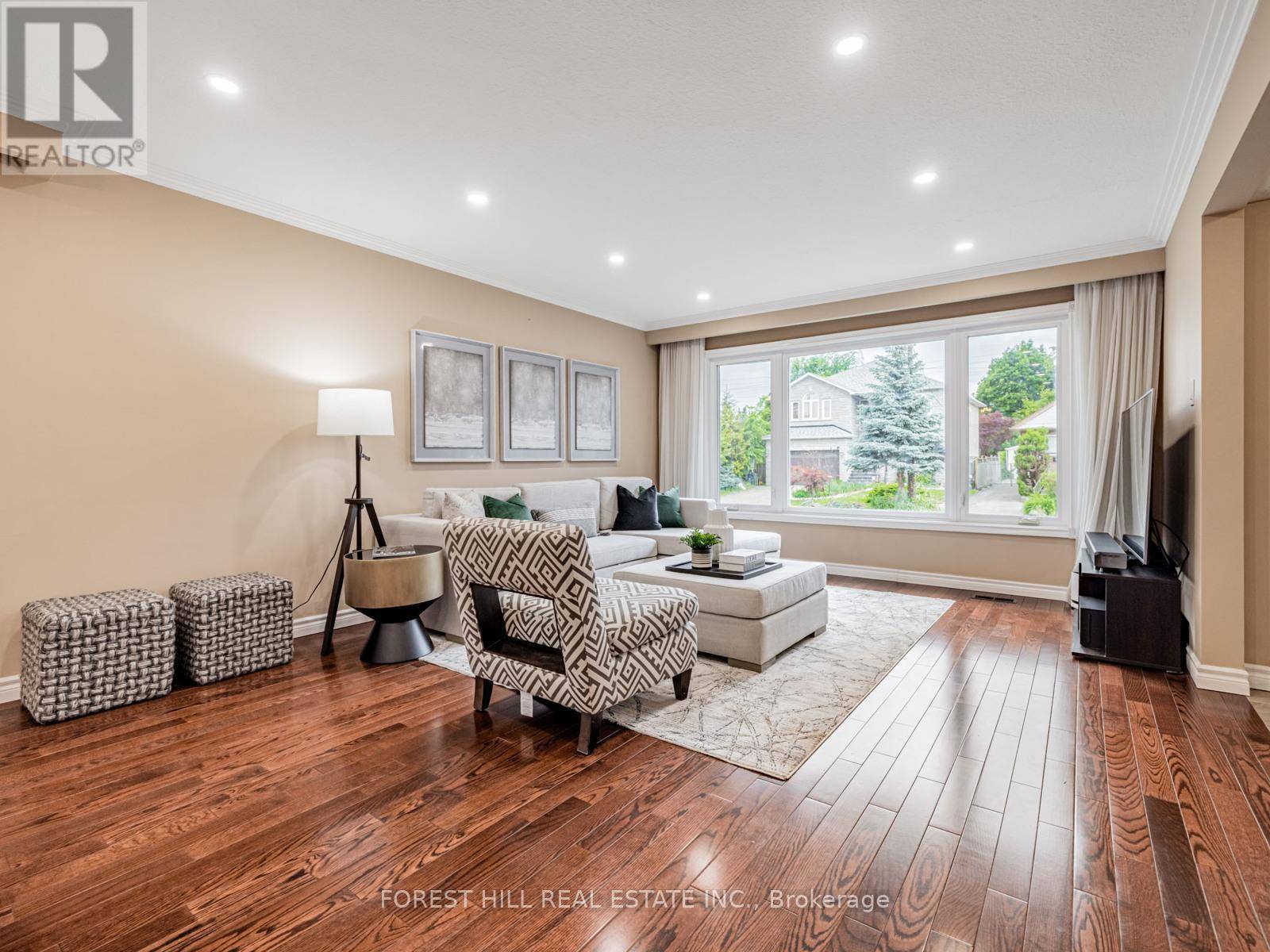 Toronto (newtonbrook East), ON M2M1Y4,101 PEMBERTON AVENUE