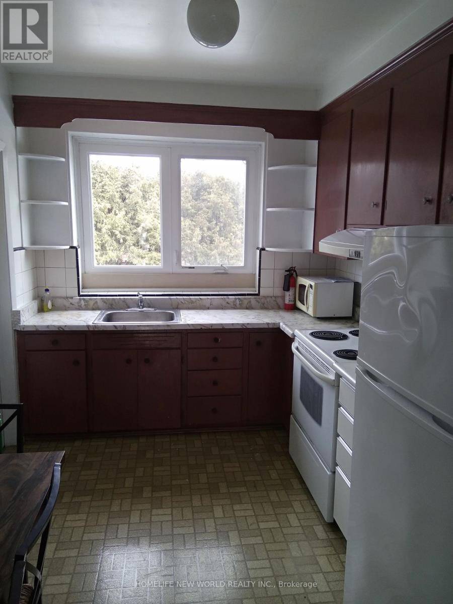 Toronto (banbury-don Mills), ON M3B2T2,96 BERKINSHAW CRESCENT