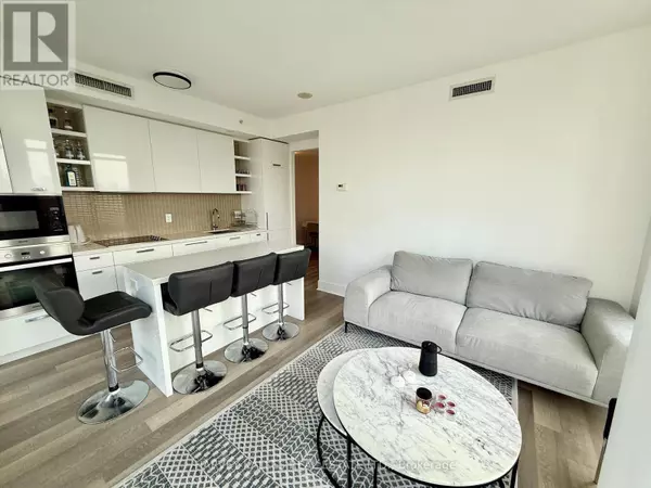 Toronto (annex), ON M5R1H3,32 Davenport Road #1003