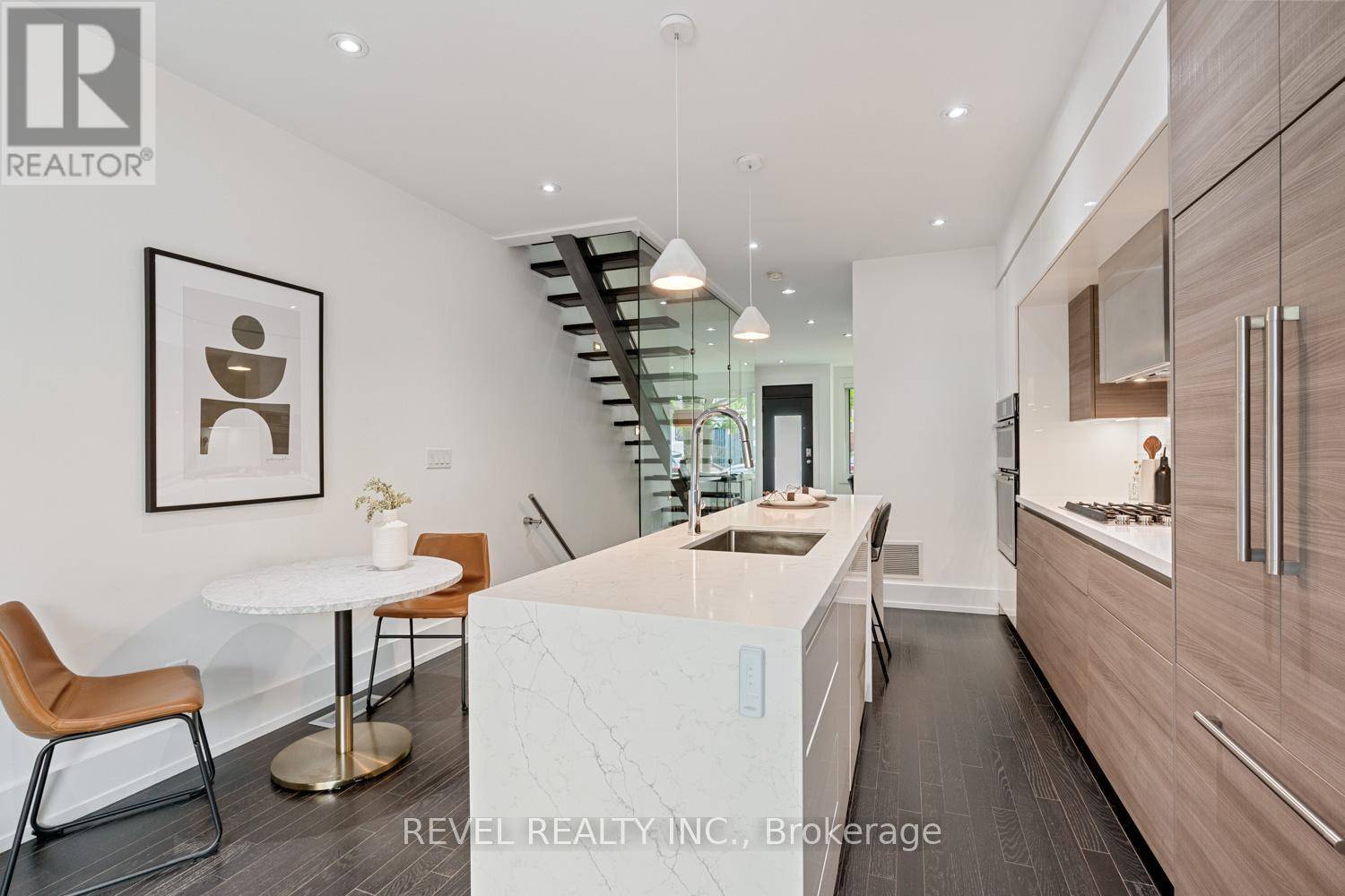 Toronto (dufferin Grove), ON M6H0C4,9A SYLVAN AVENUE