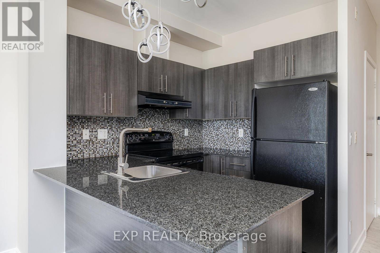 Toronto (banbury-don Mills), ON M3C4J1,120 Dallimore CIR #926