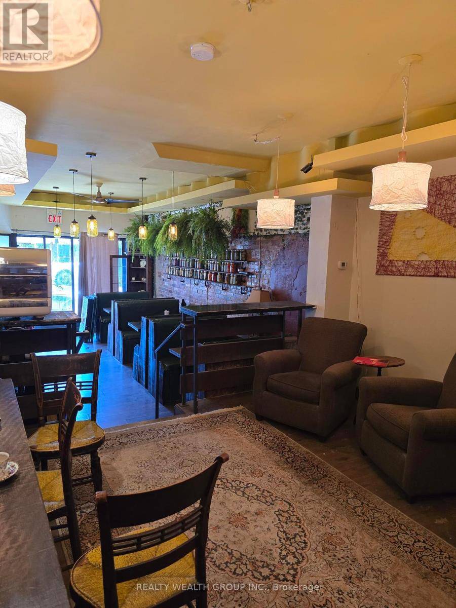 Toronto (little Portugal), ON M6H1B6,1144 COLLEGE STREET