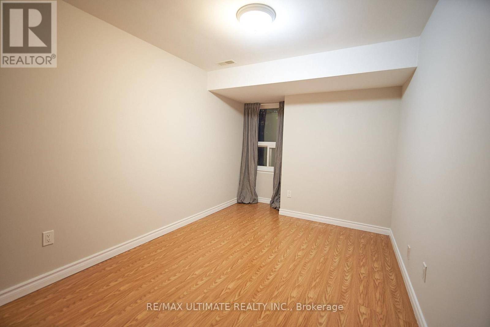 Toronto (waterfront Communities), ON M5A4C9,35 Longboat AVE #Upper