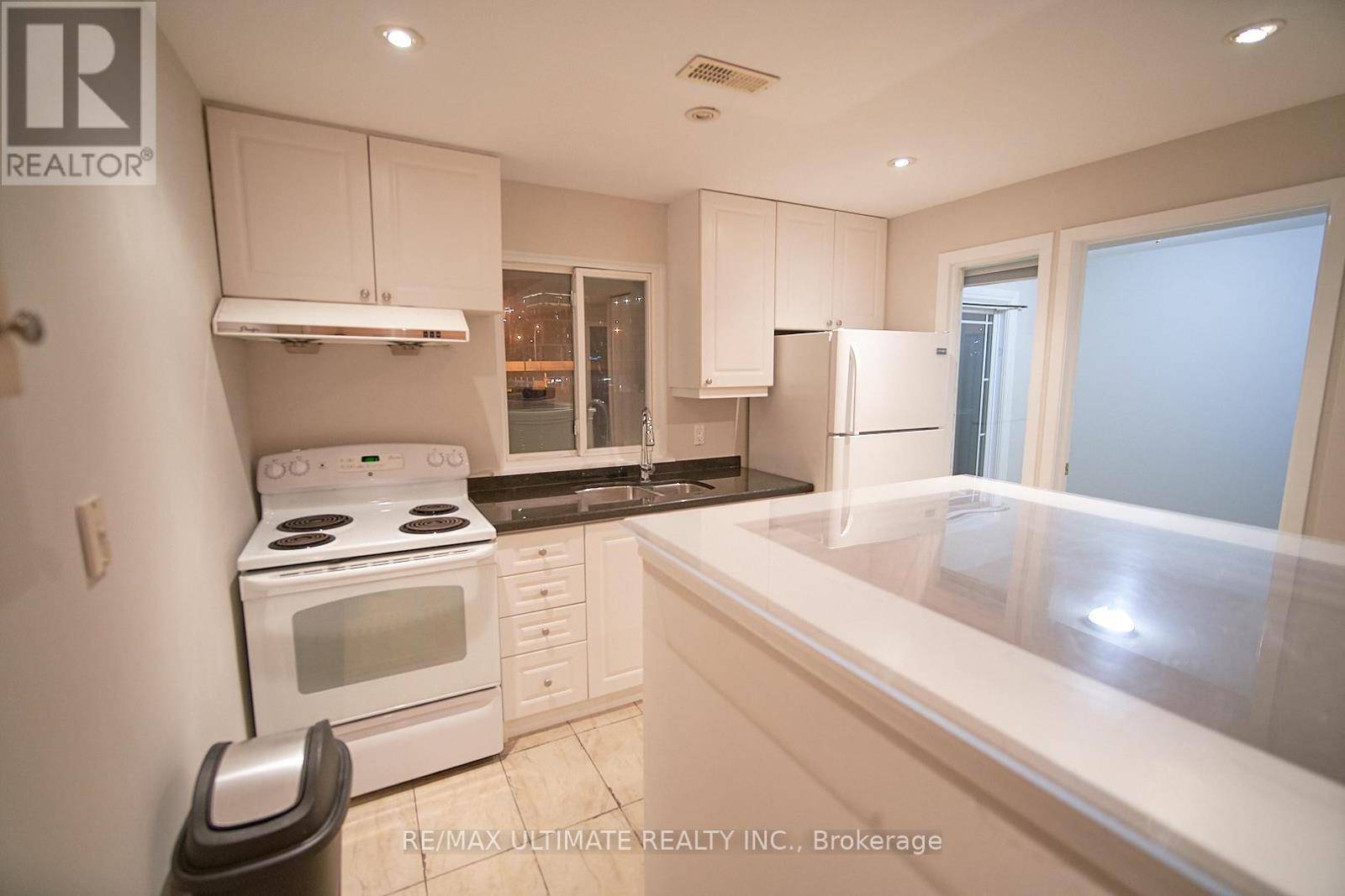 Toronto (waterfront Communities), ON M5A4C9,35 Longboat AVE #Upper