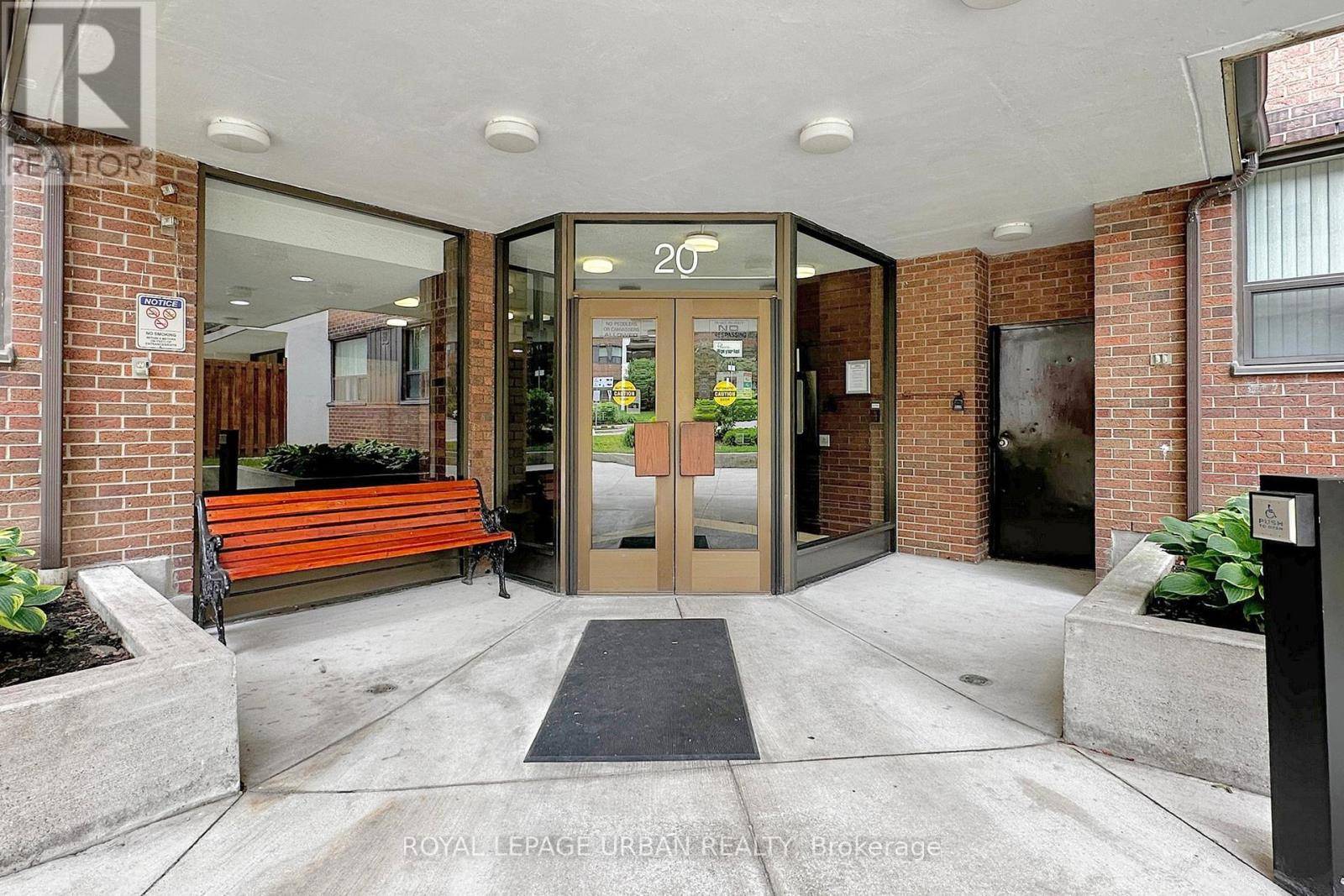 Toronto (victoria Village), ON M4A2R2,20 Sunrise AVE #102
