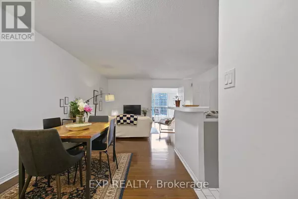 Toronto (waterfront Communities), ON M5E1W5,25 The Esplanade #808