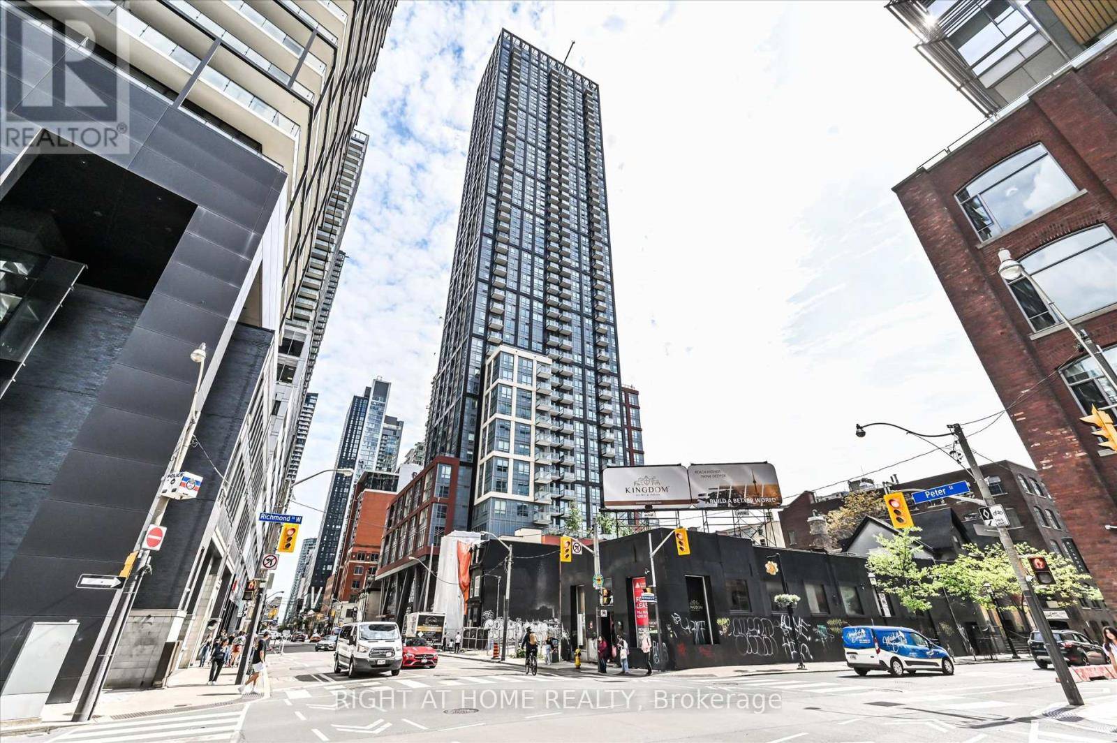 Toronto (waterfront Communities), ON M5V0W2,108 Peter ST #825