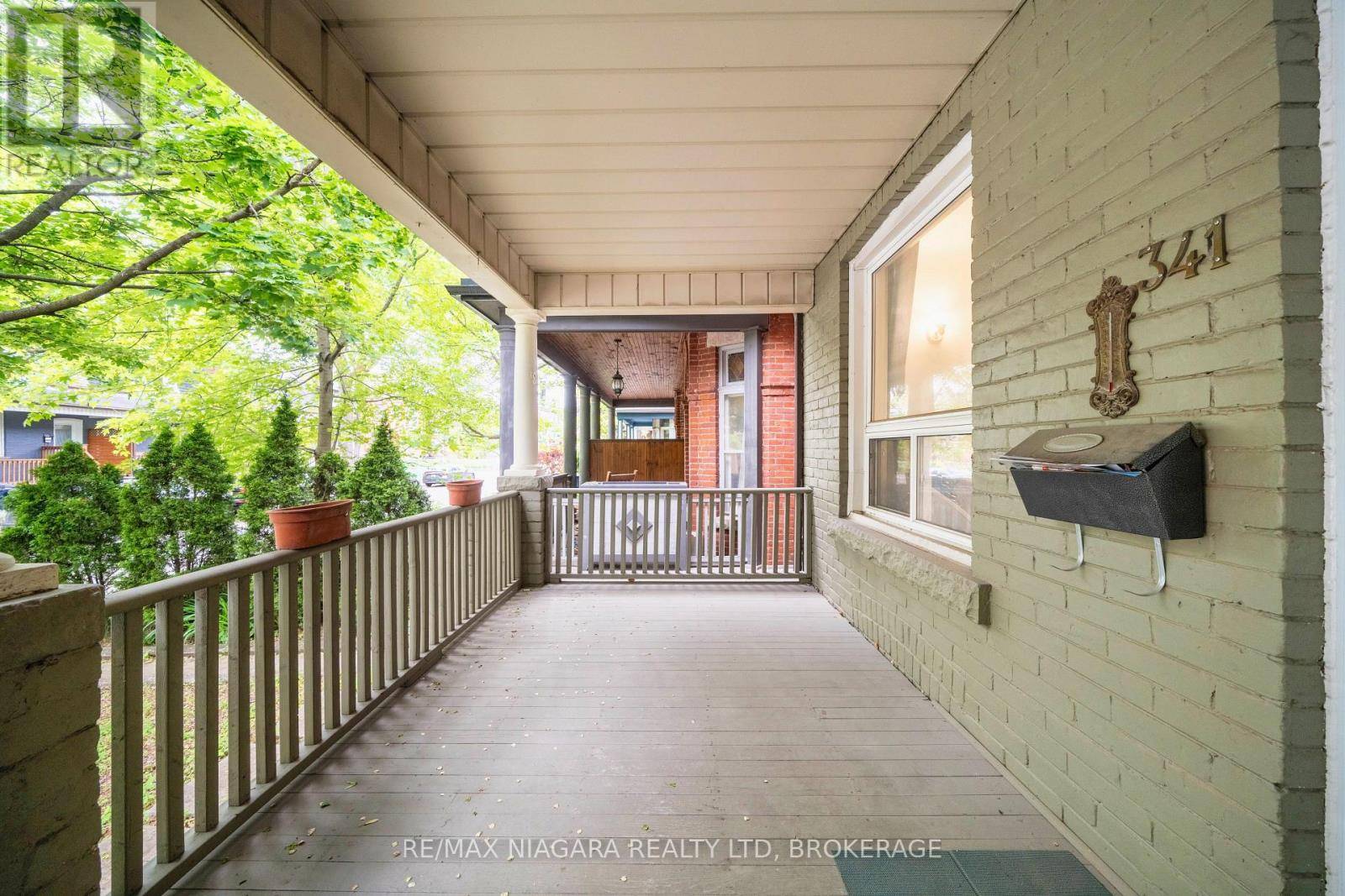 Toronto (palmerston-little Italy), ON M6G2Y7,341 CLINTON STREET
