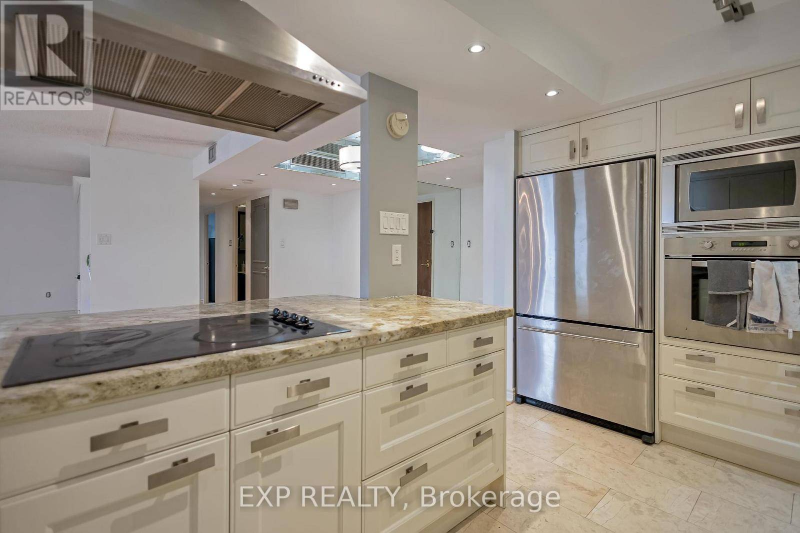 Toronto (annex), ON M4W3P5,900 Yonge ST #601