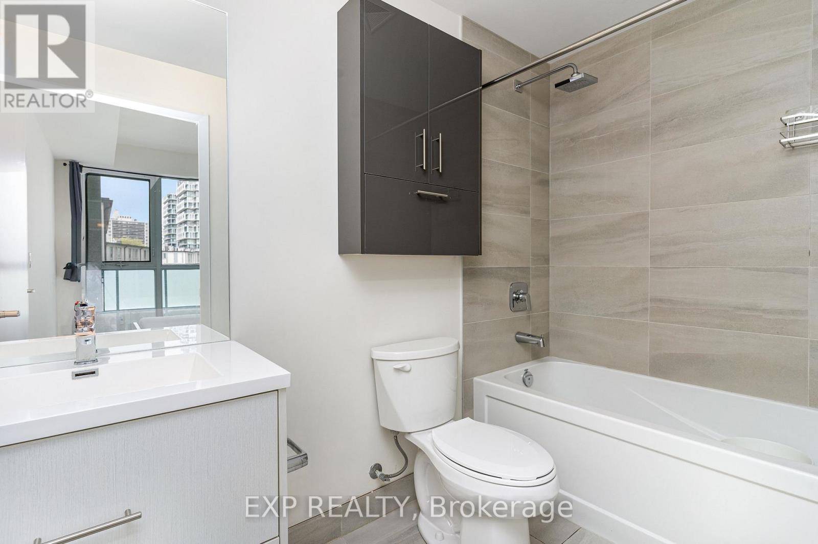 Toronto (don Valley Village), ON M2J4T1,188 Fairview Mall DR #209