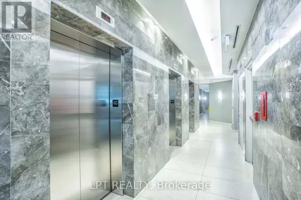 Toronto (niagara), ON M5V4A2,215 Fort York BLVD #217