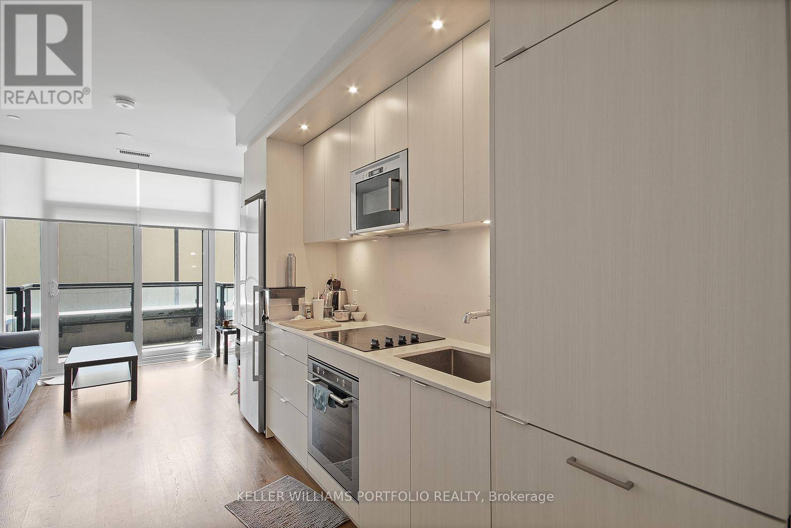 Toronto (banbury-don Mills), ON M3C0P7,30 Inn On The Park DR #219