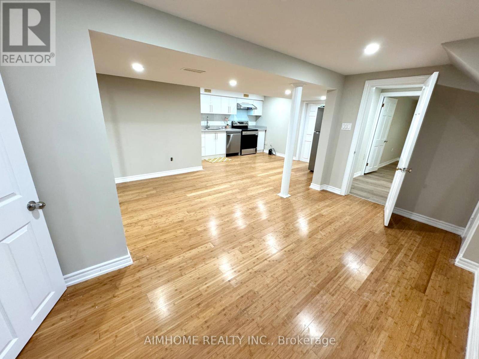 Toronto (willowdale West), ON M2R1V7,5 Cloebury CT #(Lower)